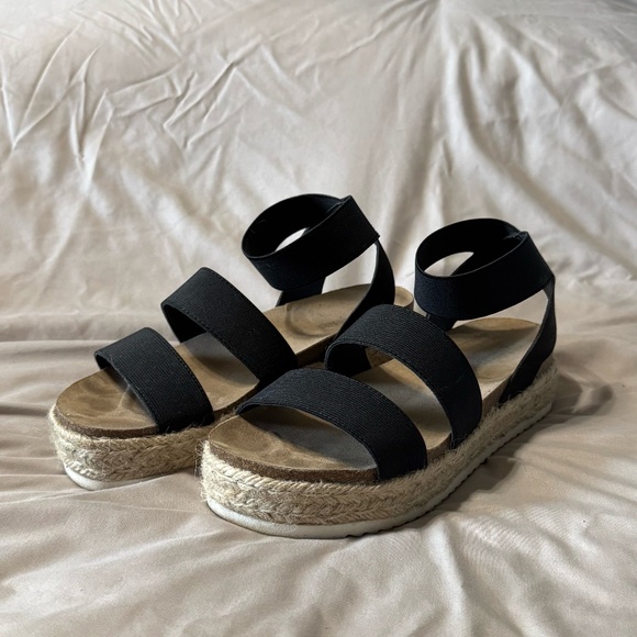 Cushionaire Shoes - Strappy Summer Sandals